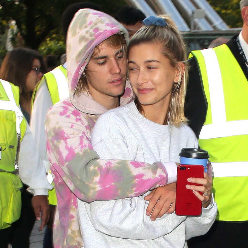 Justin Bieber ao lado de Hailey Baldwin (Foto: Divulgação)