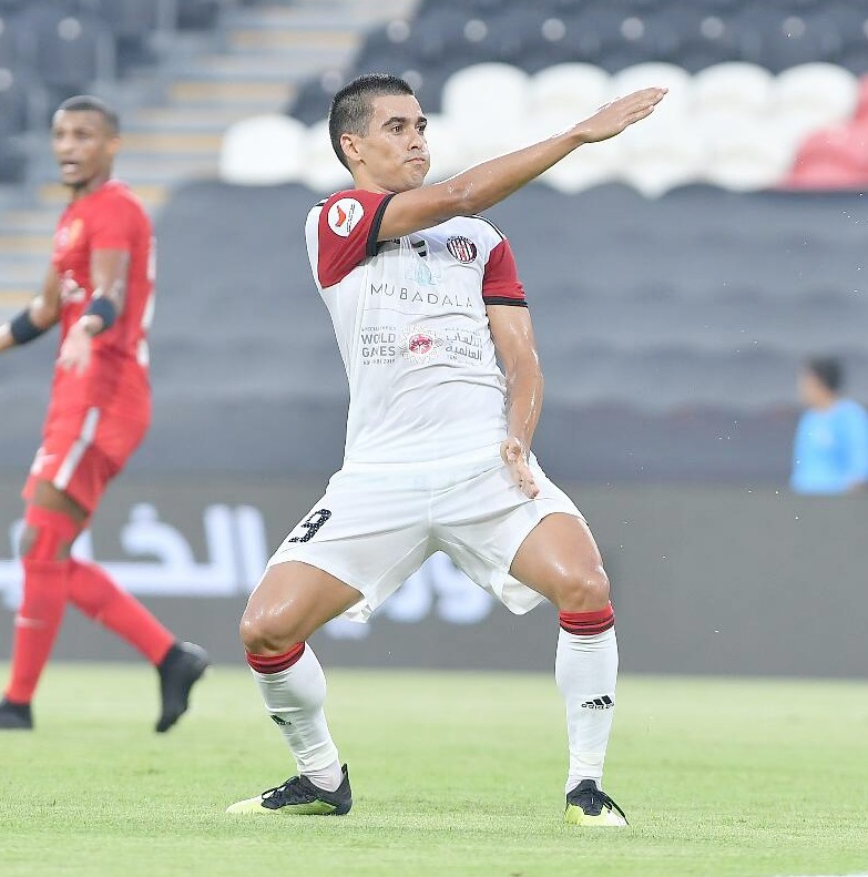 Como um ninja, o capixaba Leonardo Pereira, atualmente no Al Jazira, comemora seus gols com golpes de caratê (Foto: @AlJazira_uae)