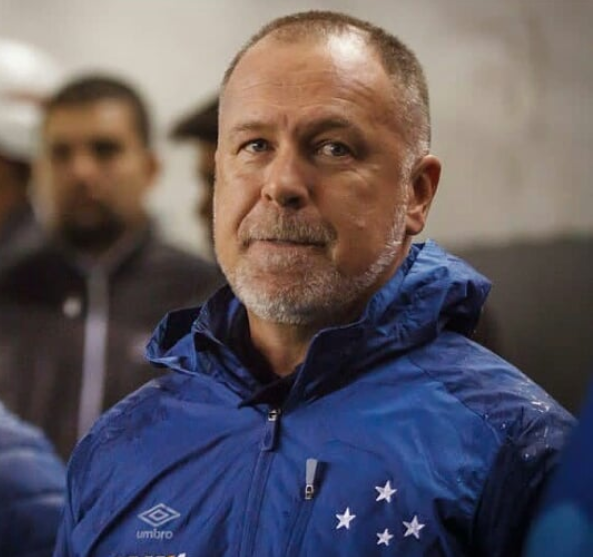 O técnico Mano Menezes colocou seu cargo à disposição após a derrota para o Galo. (Foto: Reprodução Instagram)