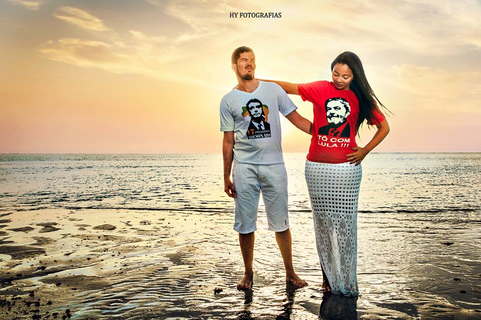 Ana Carolyne e Emannuel aceitaram o desafio e registraram o conflito político de um jeito romântico (Foto: Divulgação / HY Fotografias)
