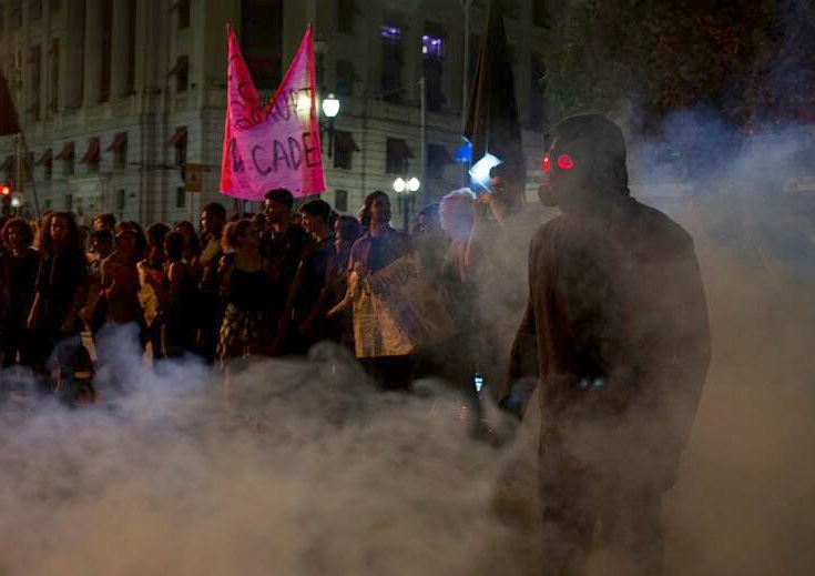 O Doutrinador (brasil, 2018), de  Gustavo Bonafé. Vigilante mascarado ataca os corruptos. (Foto: Aline Arruda/Divulgação/O Doutrinador )