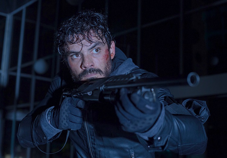 O Doutrinador (brasil, 2018), de  Gustavo Bonafé. Vigilante mascarado ataca os corruptos. (Foto: Aline Arruda/Divulgação/O Doutrinador )
