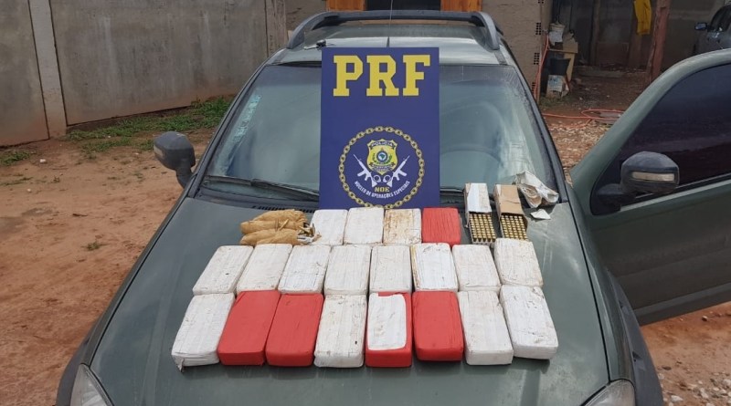 Apreensão de pasta base de cocaína (Foto: Divulgação/ PRF)