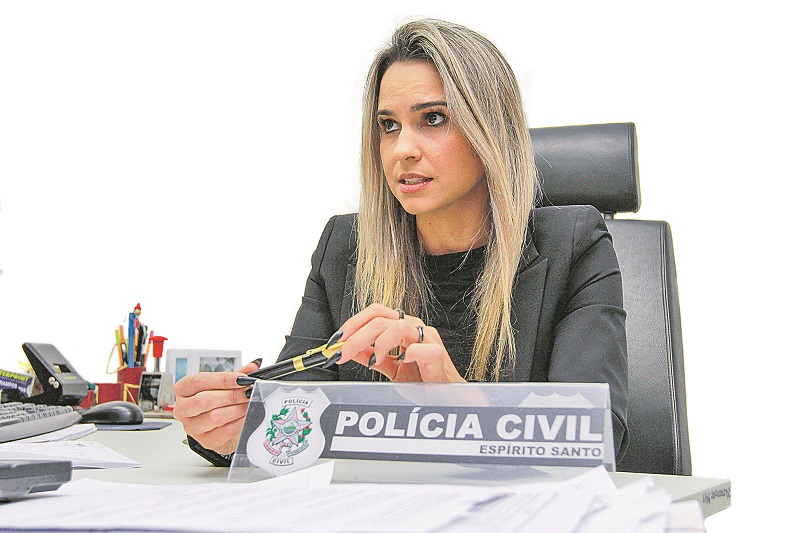 Delegada Rhaiana Bremenkamp, que está à frente do caso (Foto: Dayana Souza/AT)