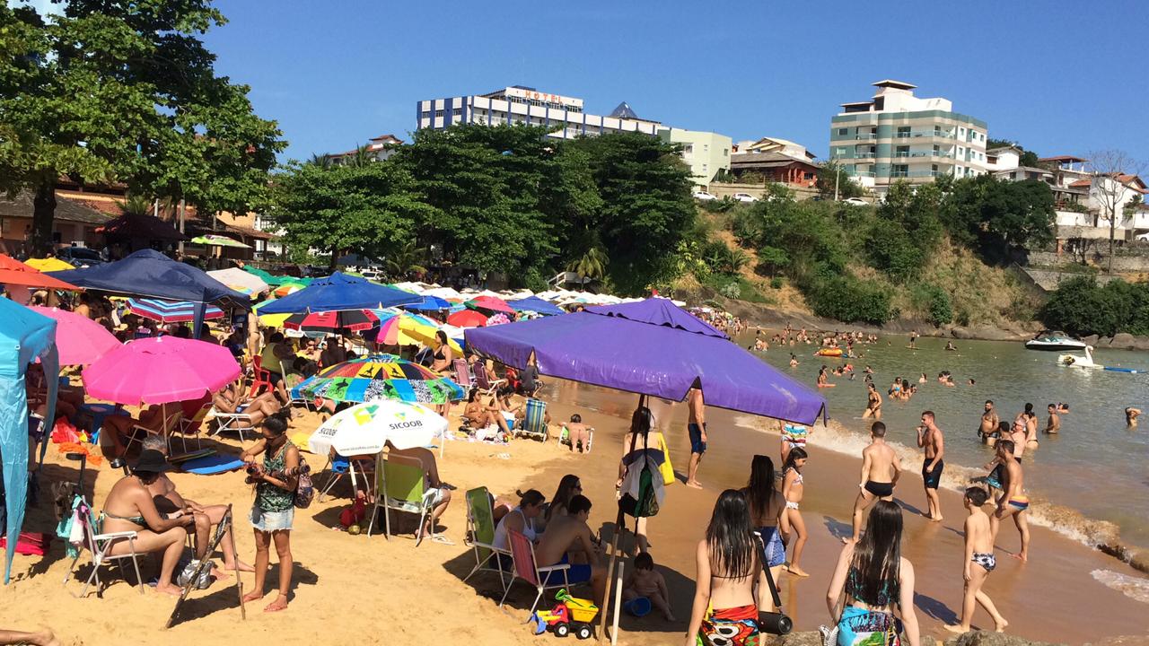 Praia da Areia Preta, em Iriri nesta sexta (Foto: Mariana Macarineli)