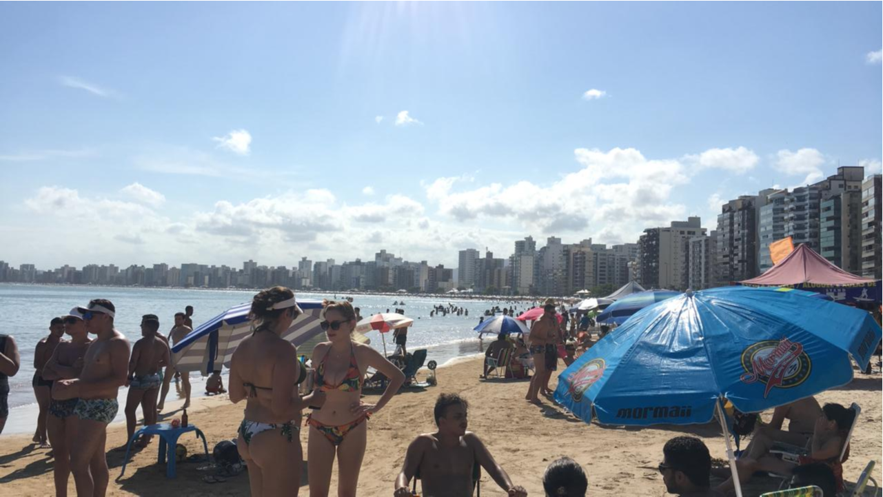 Praia do Morro, em Guarapari nesta sexta (Foto: João Ucelli)