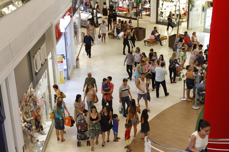 Shoppings vão funcionar com horários reduzidos por conta do avanço do coronavírus no Estado