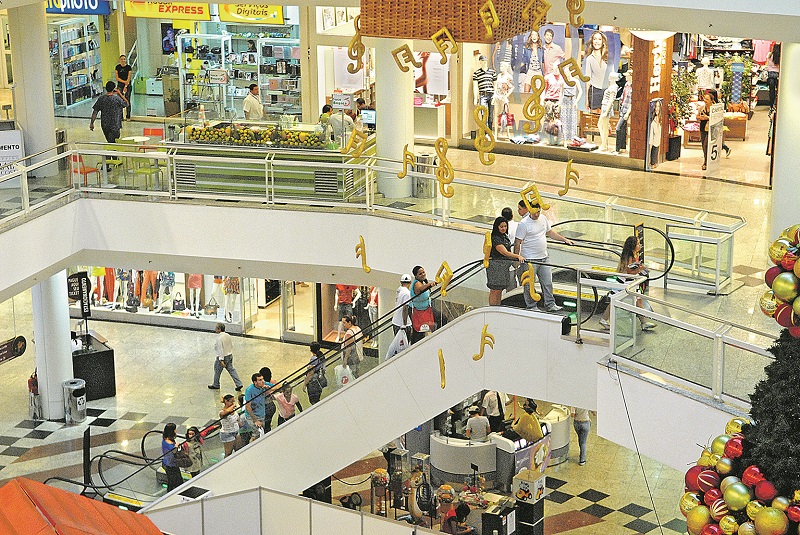 Shoppings: lojas e quiosques vão funcionar em horários alternativos (Foto: Leone Iglesias - 12/11/12)
