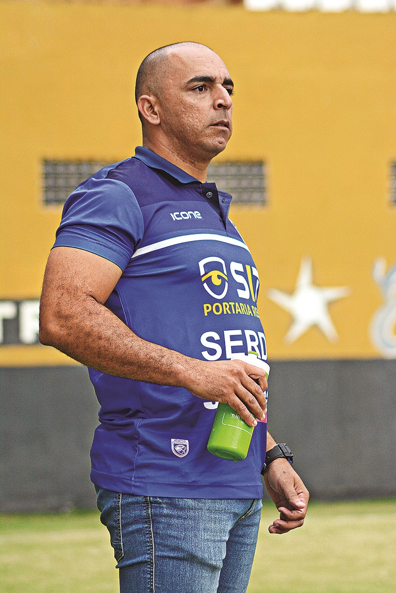 Final da Copa Espírito SantoAtlético/ES x Vitória, Sumaré, jogo de volta. Vitória tricampeão. Técnico Wesley Martinelli (Foto: Henrique Montovanelli — 20/10/2018)