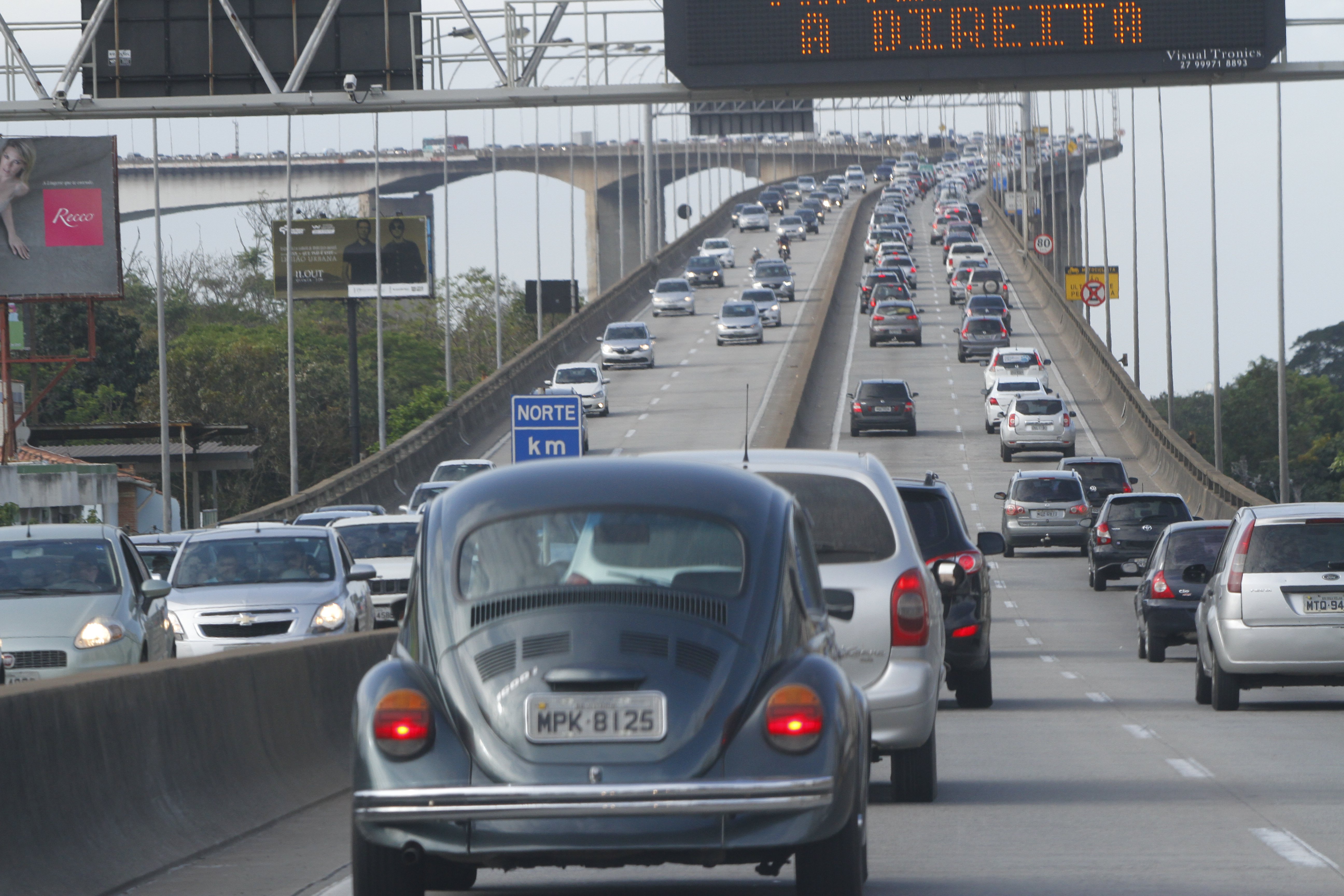 Trânsito na ponte sentido Vitória. (Foto: Leone Iglesias/AT)