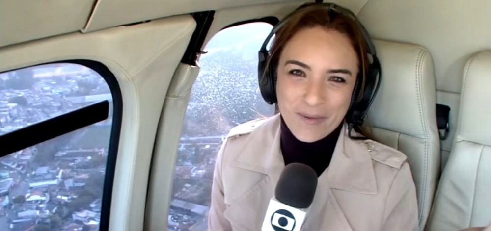 A repórter Veruska Donato durante o voo (Foto: Reprodução/ TV Globo)