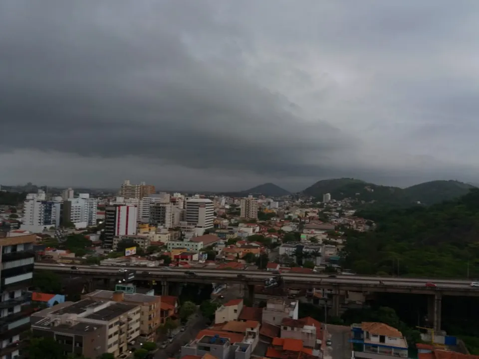 Imagem ilustrativa da imagem Institutos alertam para risco de chuvas fortes até sexta no Estado