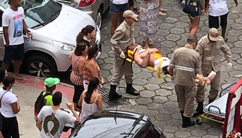 Vítima foi socorrida por uma equipe do Samu (Foto: Tatiane Guimarães / WhatsApp - 25/11/2018)