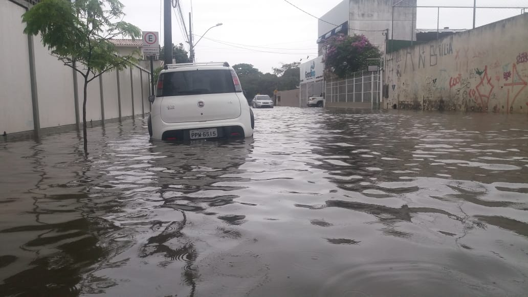 Rua Cabo Ailson Simões, em Divino Espírito Santo, ao lado do Terminal de Vila Velha. (Foto: Rafael Gomes)