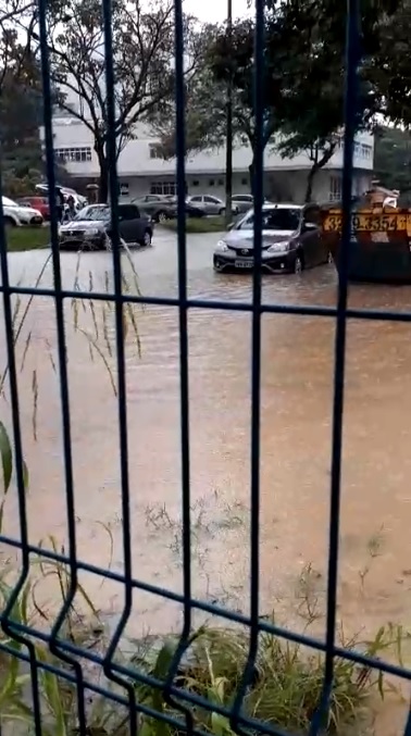 Alagamento na Ufes de Maruípe, Vitória (Foto: Isadora Coffler Lemos)
