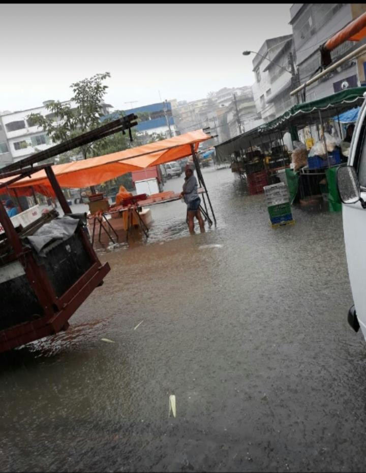 Alagamento no bairro Bela Aurora, em Cariacica (Foto: Forllan de Albuquerque)