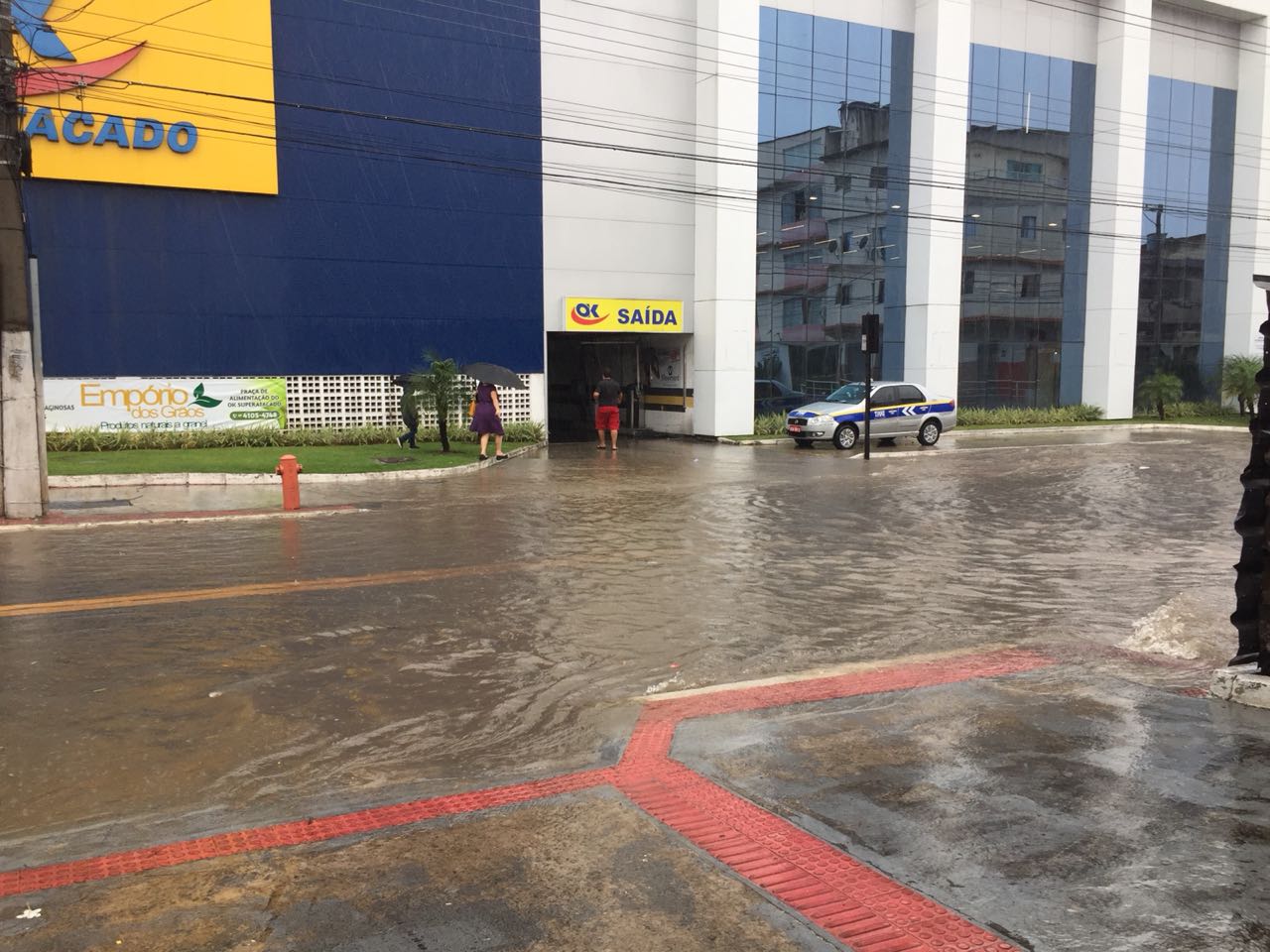 Alagamento no bairro Santos Dumont, em Vila Velha (Foto: Adriano Cardoso)