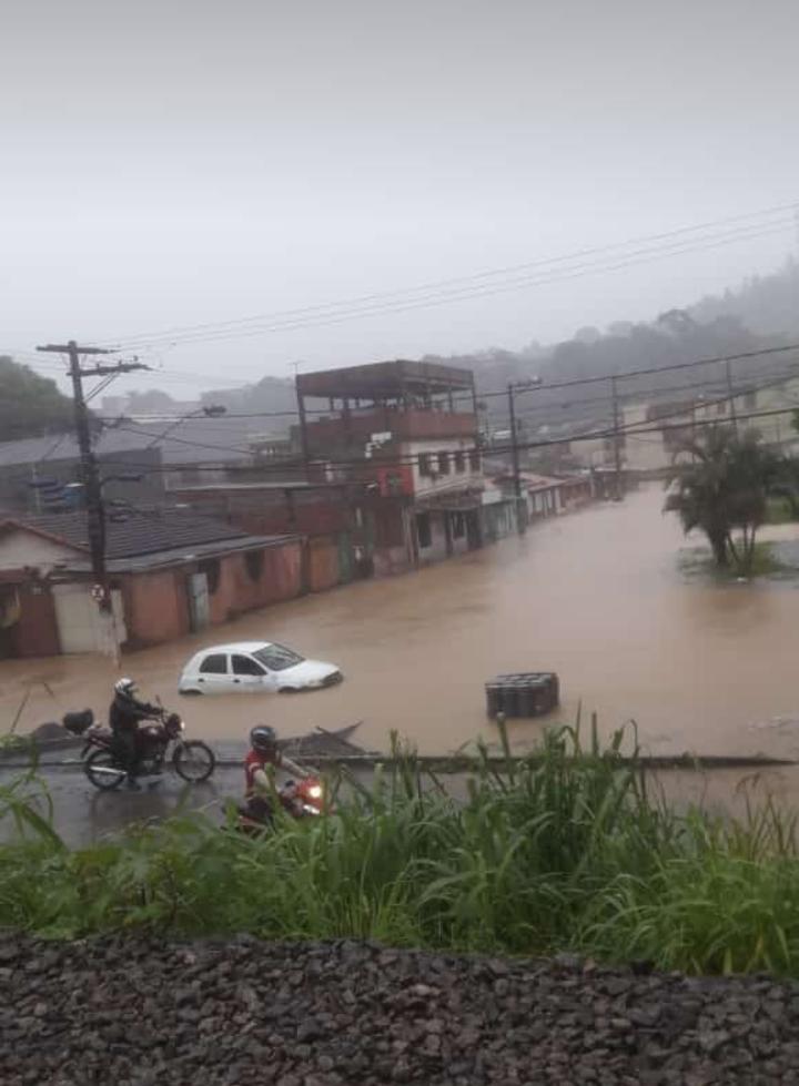 Alagamento no bairro Vale Esperança, em Cariacica (Foto: Forllan de Albuquerque)