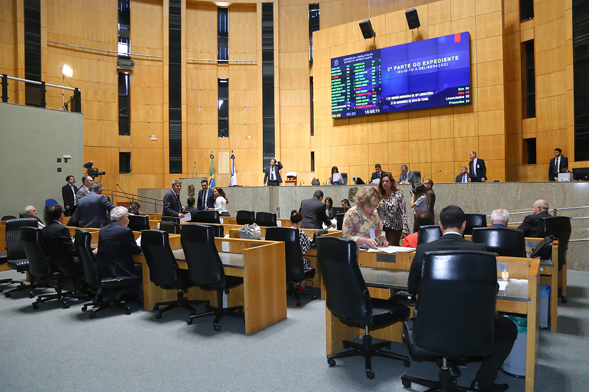 Sessão extraordinária na Assembleia Legislativa do Espírito Santo (Foto: Tati Beling/Ales)