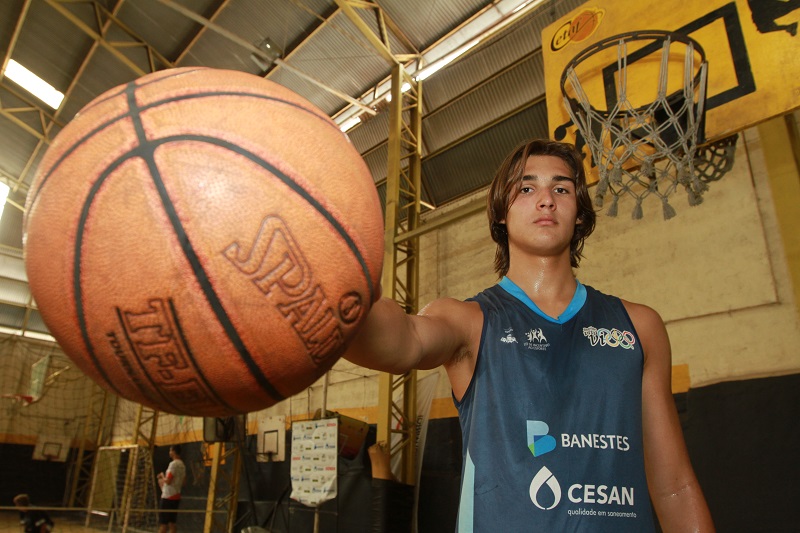 André Moschen começou a praticar basquete há apenas dois anos, mas já chama a atenção no cenário nacional (Foto: Dayana Souza/ AT/ 19/11/2019)