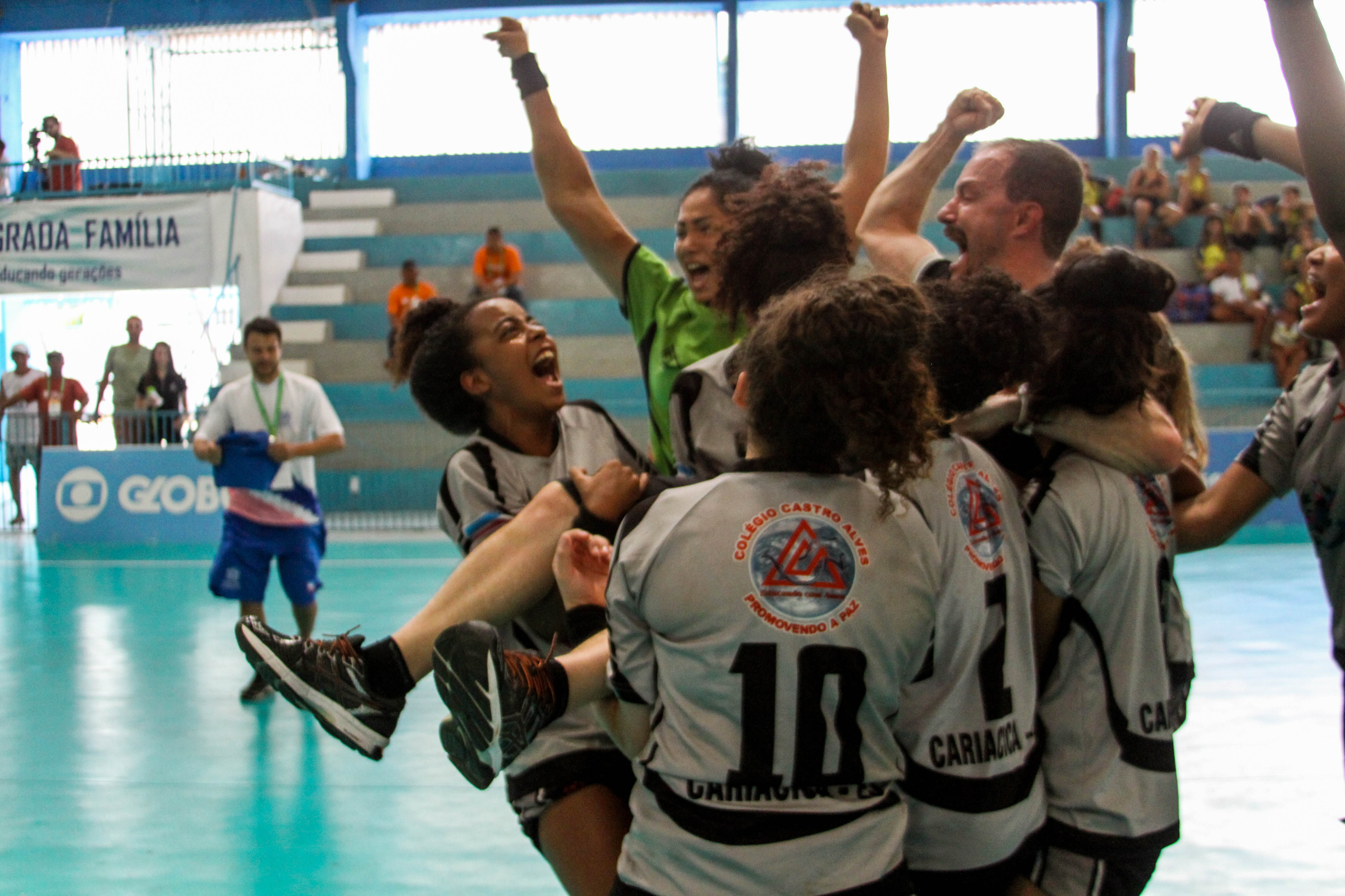 Equipe de Cariacica comemora o título inédito (Foto: Assessoria / SESPORT)