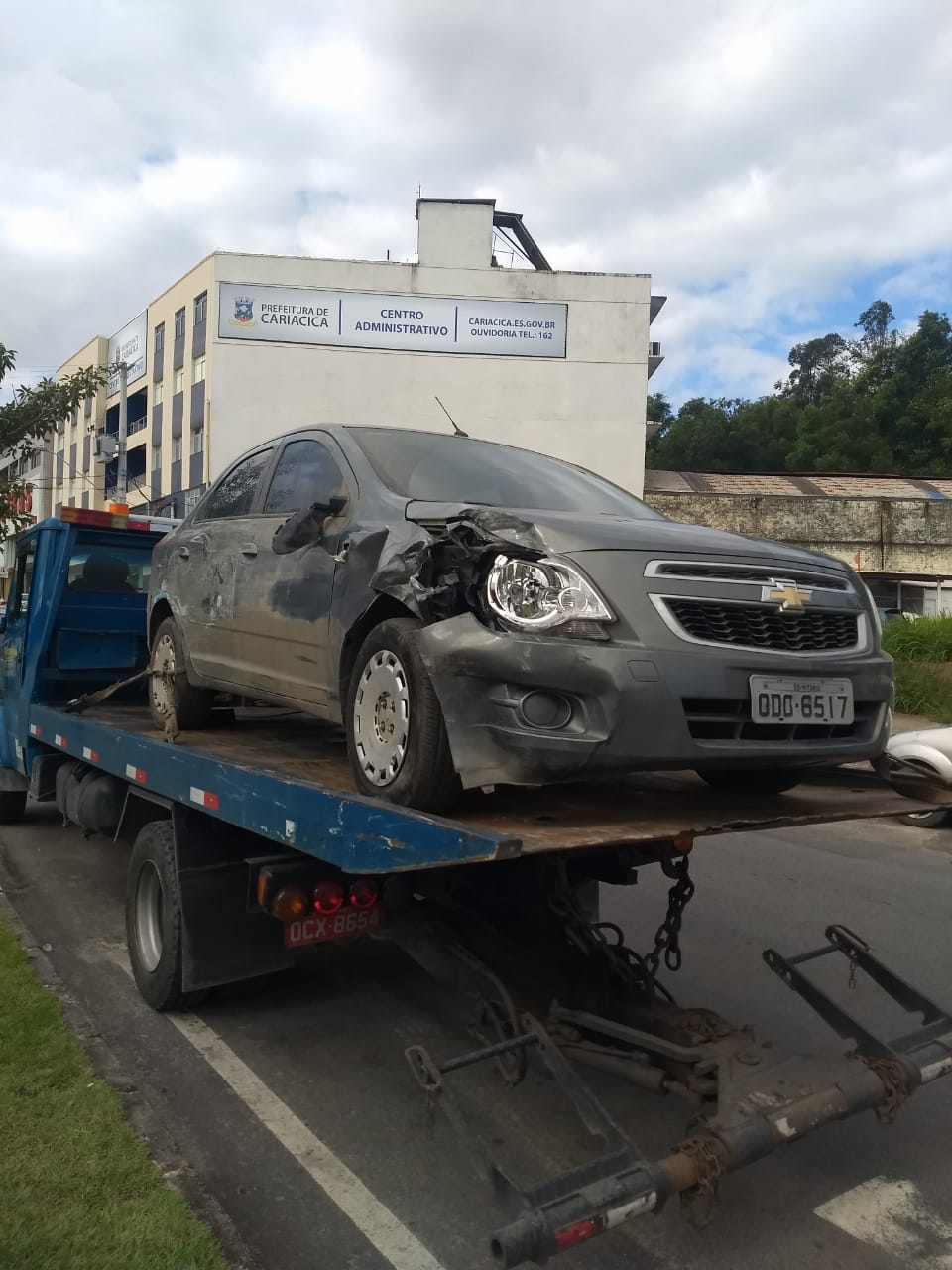 Cobalt após perseguição em Cariacica (Foto: Tais de Hollanda)