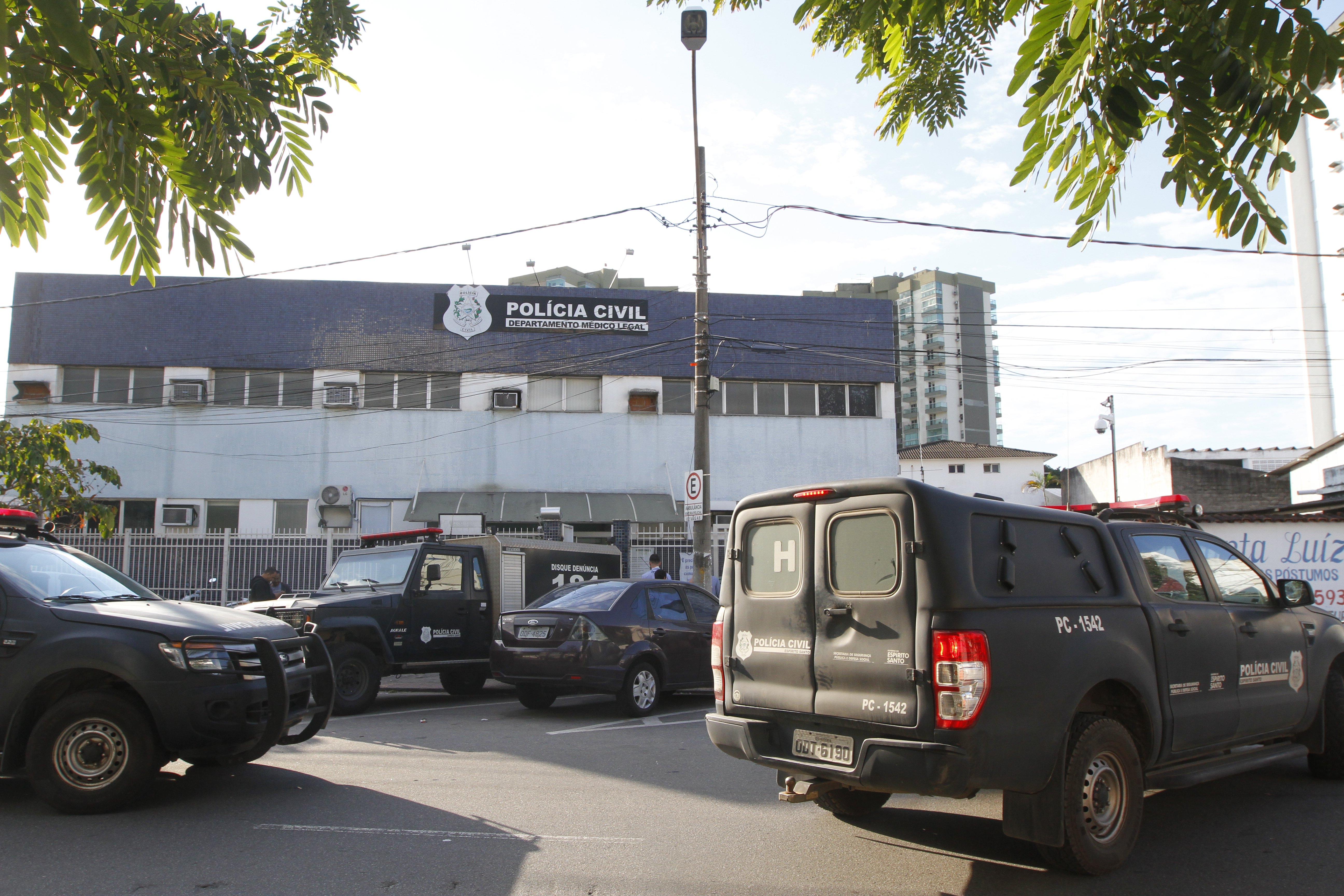 Corpo da vítima foi levado para o Departamento Médico Legal de Vitória (DML) (Foto: Leone Iglesias/Arquivo AT 19/08/18)