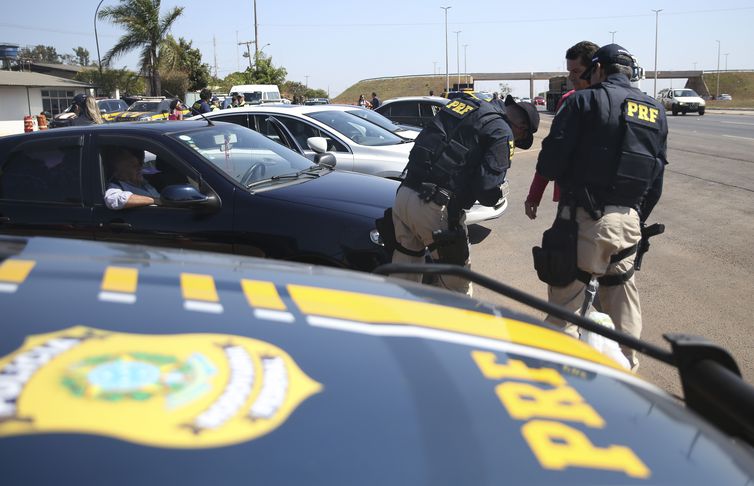Fiscalização está reforçada em todas as rodovias federais do país por conta do aumento no tráfego (Foto: Arquivo/José Cruz/Agência Brasil)