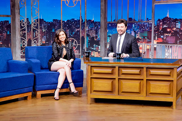 Flávia Pavanelli e Danilo Gentilli no The Noite (Foto: Gabriel Cardoso / SBT)