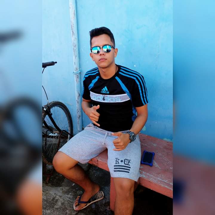 Deivid Ribeiro Souza Jercey tinha 18 anos. Ele foi baleado no peito e morreu no local. (Foto: Acervo pessoal/Reprodução Facebook)