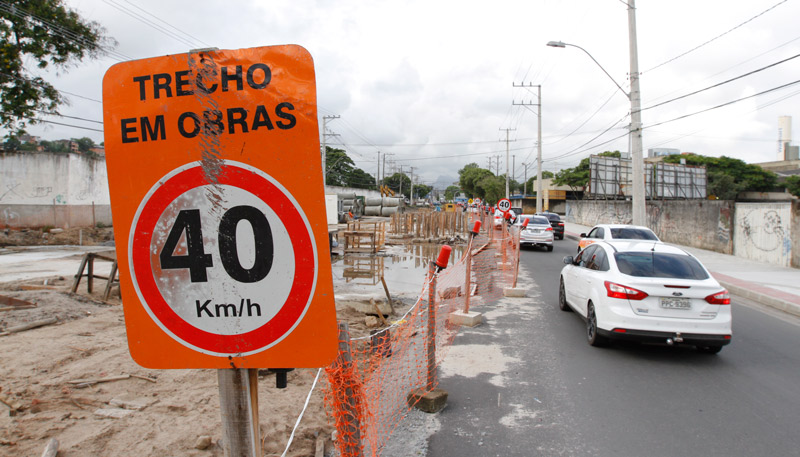 A avenida Leitão da Silva, em Vitória, está em obras desde 2014. Expectativa do governo é de que a finalização das intervenções ocorra em novembro (Foto: Thiago Coutinho / AT - 29/11/2017)