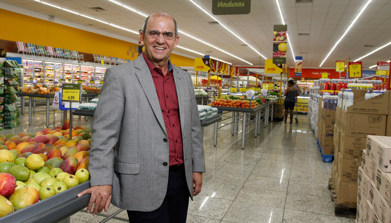 O empresário Luiz Coutinho, sócio-diretor da Rede Extrabom Supermercados, defende que a abertura aos domingos seja facultativa (Foto: Thiago Coutinho / AT - 23/02/2018)