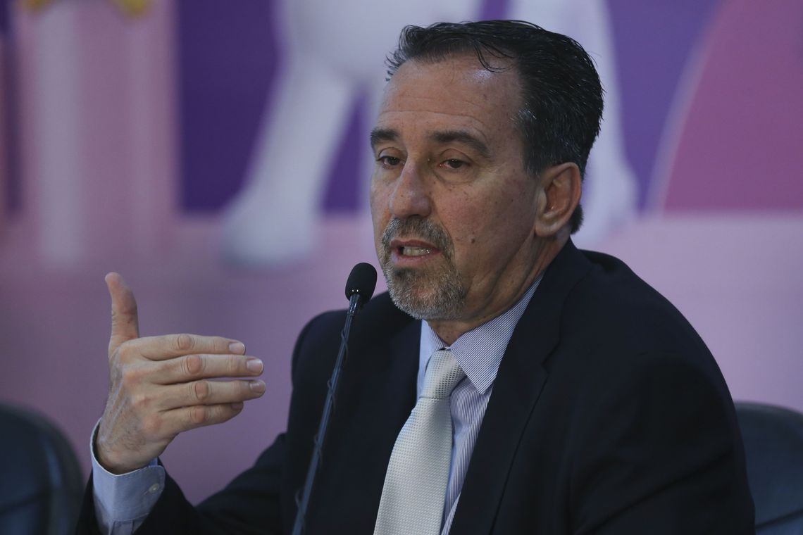 Segundo o ministro Gilberto Occhi, 17 mil médicos brasileiros aguardam a divulgação desses editais (Foto: José Cruz/ Agência Brasil)