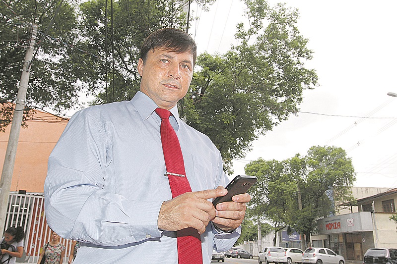 O especialista em Tecnologia da Informação Eduardo Pinheiro disse que o celular hoje é como um computador de mão (Foto: Thiago Coutinho/AT)