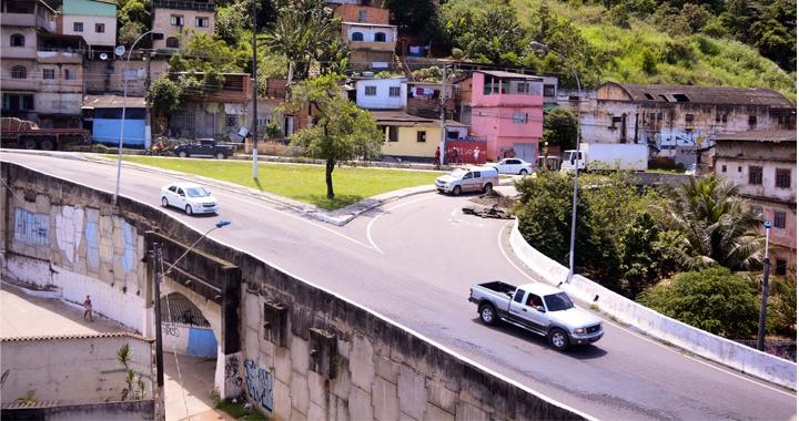Obra emergencial acontece no sentido Centro - São Torquato (Foto: Felix Falcão / Prefeitura de Vila Velha)