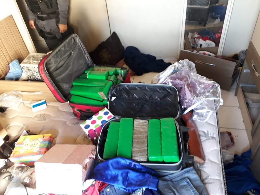 Drogas foram encontradas na residência de um casal em Interlagos (Foto: Divulgação / MPES - 01/11/2018)