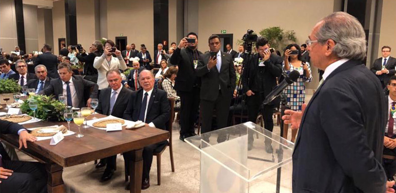 O futuro Ministro da Economia, Paulo Guedes, fez uma apresentação aos governadores eleitos (Foto: Assessoria / Facebook Renato Casagrande)