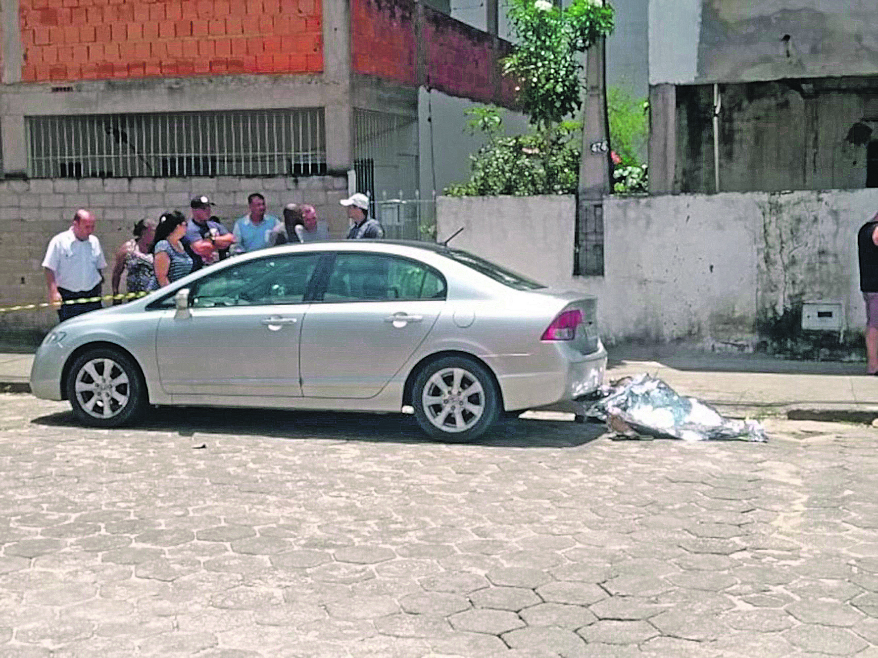 Suspeito foi morto com três tiros após render PM. (Foto: Wilton Júnior)