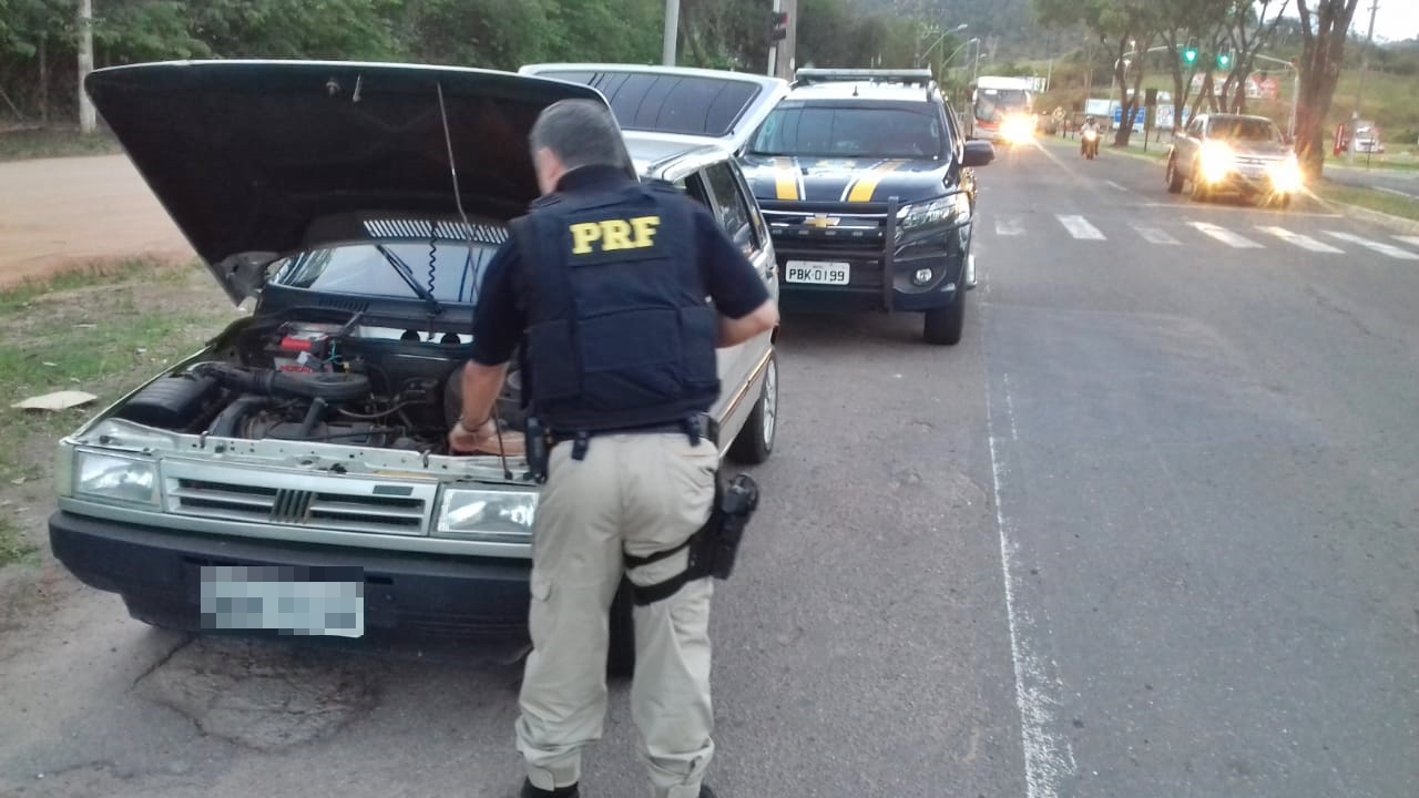 PRF recupera veículo roubado na BR 101 em Guarapari (Foto: Divulgação/PRF)