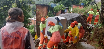 Famílias foram removidas na tarde deste sábado (Foto: Divulgação / PMV Site Oficial)