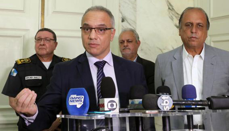 Roberto Sá foi secretário de Segurança do Rio de Janeiro, indicado por Luiz Fernando Pezão (à direita) (Foto: Imprensa RJ)