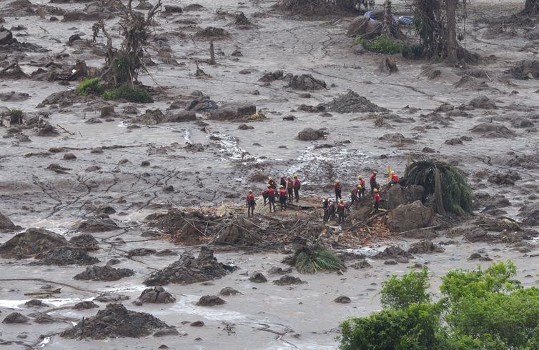 Distrito de Bento Rodrigues, em Mariana (MG), atingido pelo rompimento de duas barragens de rejeitos da mineradora Samarco (Antonio Cruz/Agência Brasil)