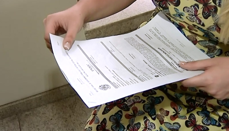 Servidora registrou boletim de ocorrência contra o namorado (Foto: Reprodução TV Tribuna / SBT)