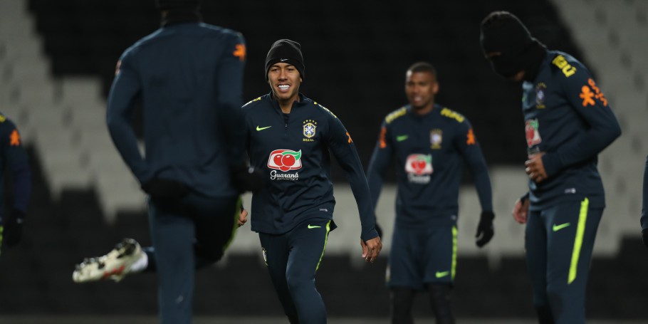 Último treino da Seleção contra Camarões foi realizado no MK Stadium (Foto: Lucas Figueiredo / CBF)