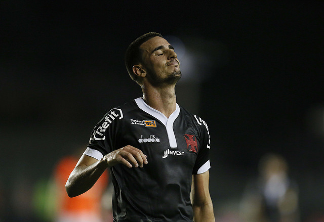 Thiago Galhardo com cara de desânimo no empate com o Atlético/PR (Foto: Rafael Ribeiro/Vasco)