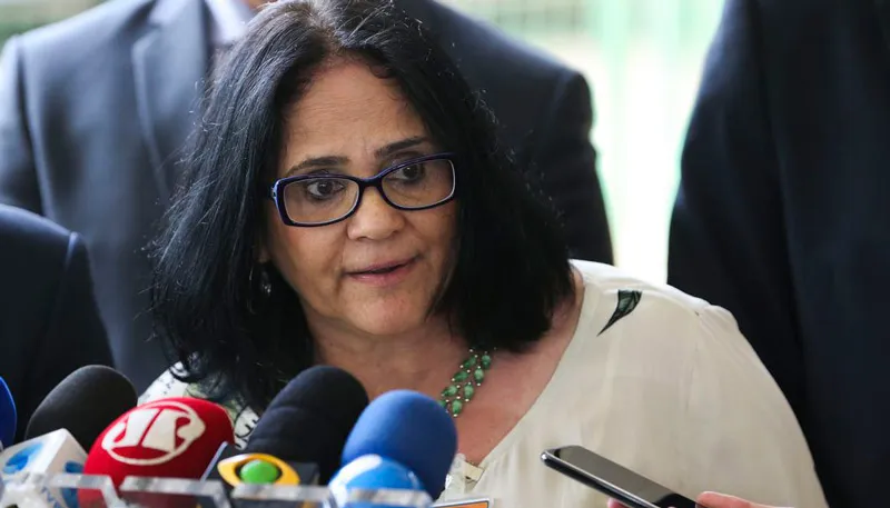 Imagem ilustrativa da imagem Ministério Público pede a TCU que investigue Damares por ação para impedir aborto de criança estuprada