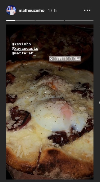 Amigos de Kevinho posam fotos de jantar e fãs especulam que Flávia Pavanelli estava junto (Foto: Reprodução / Instagram/@matheuzinho)