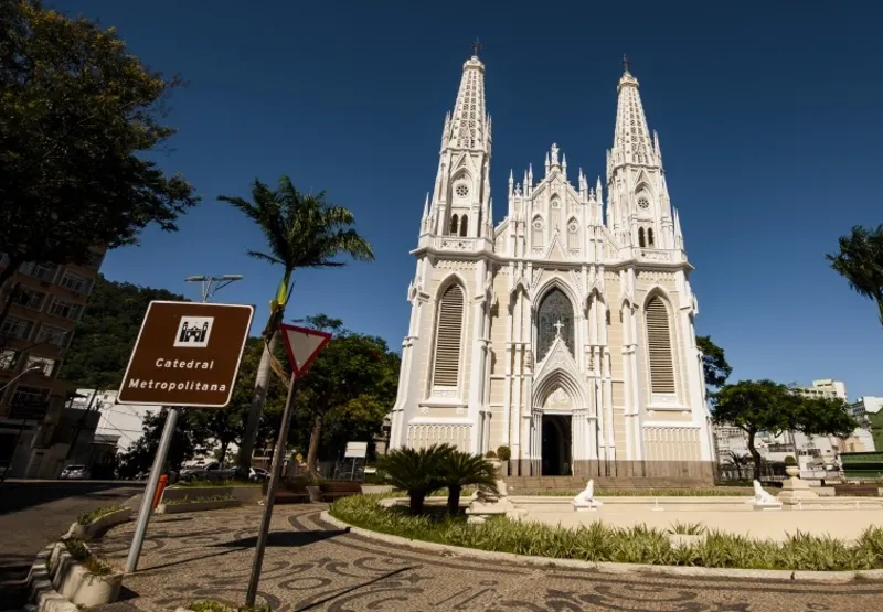 Visitantes podem contemplar a beleza e a arquitetura da Catedral Metropolitana