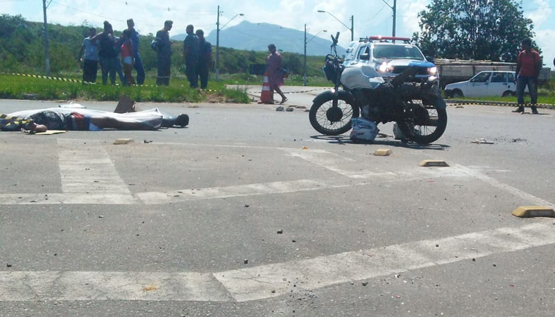 O acidente aconteceu próximo a um trevo da avenida (Foto: Kananda Natiely / AT - 05/12/2018)