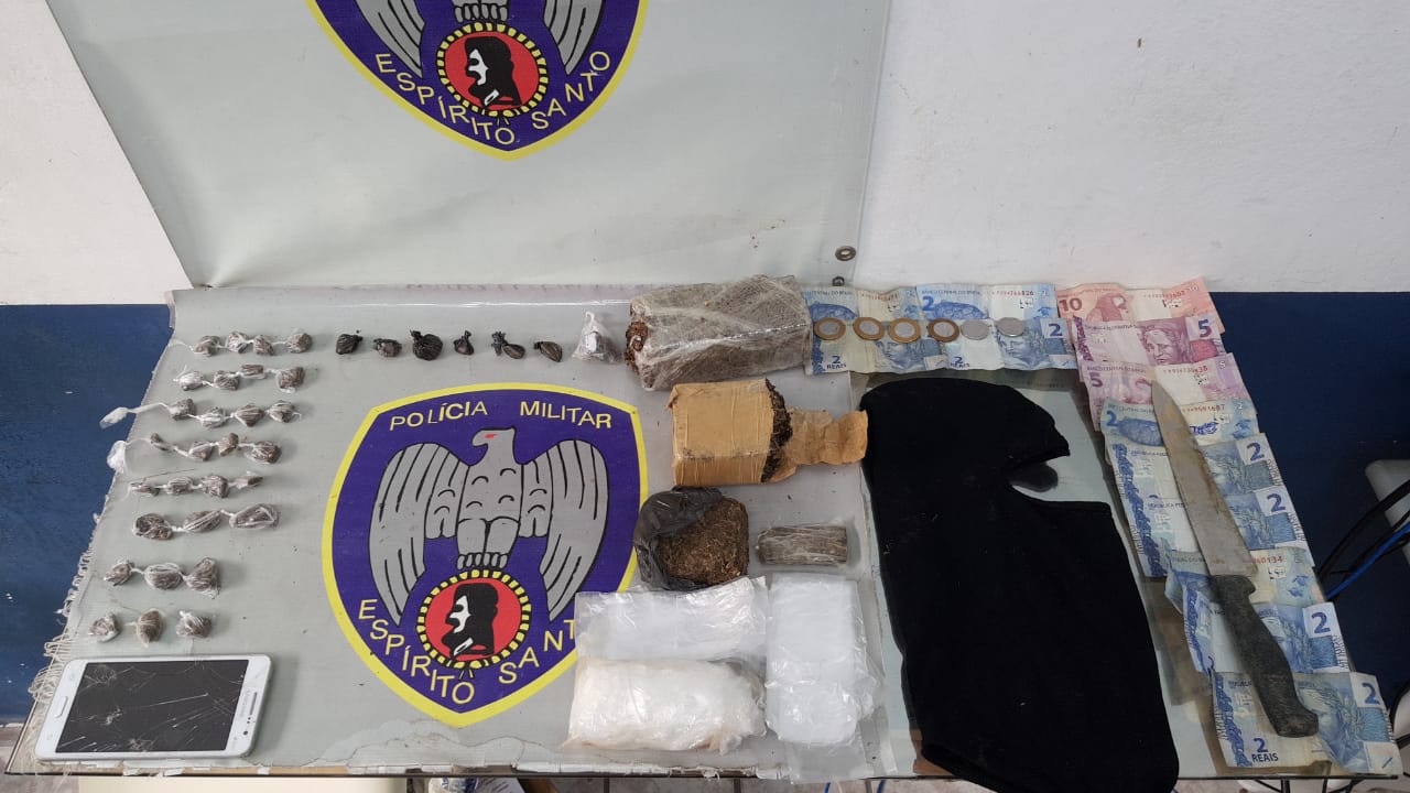 Material apreendido pela polícia (Foto: Divulgação/ Polícia Militar)